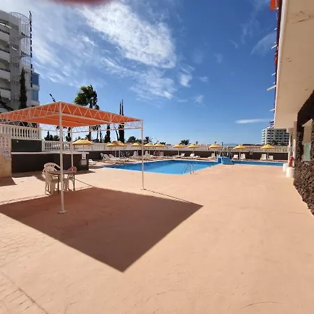 Olympia With Balcony And Pool, Americas Apartament *